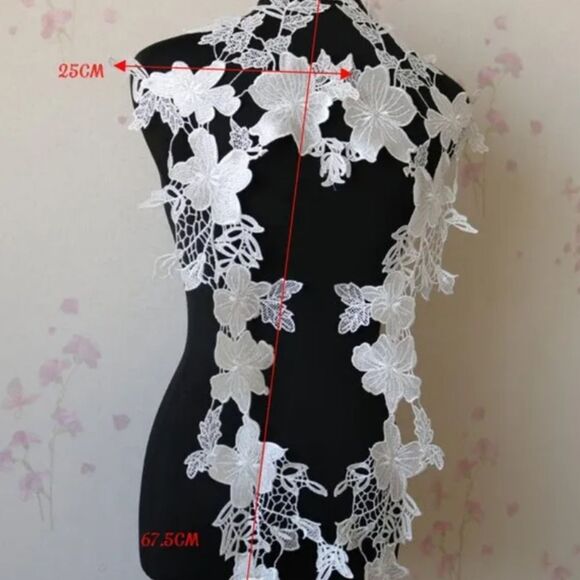 Lot of 2 (1 pair) of Floral Appliques - Ivory - Picture 1 of 3